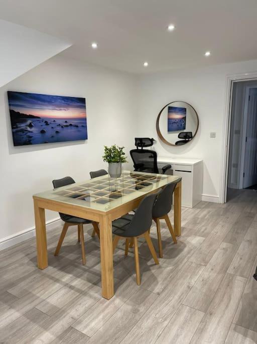 Maisy Lodge - Two Bed Lux Flat - Parking, Netflix, Wifi - Close To Blenheim Palace & Oxford - F2 Kidlington Eksteriør bilde