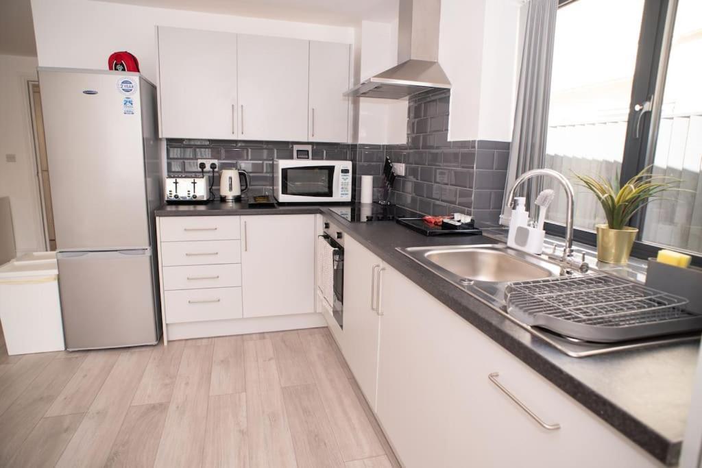 Maisy Lodge - Two Bed Lux Flat - Parking, Netflix, Wifi - Close To Blenheim Palace & Oxford - F2 Kidlington Eksteriør bilde