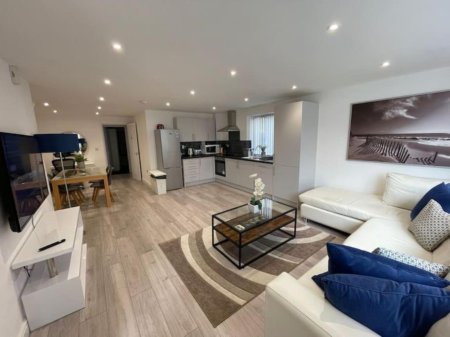 Maisy Lodge - Two Bed Lux Flat - Parking, Netflix, Wifi - Close To Blenheim Palace & Oxford - F2 Kidlington Eksteriør bilde
