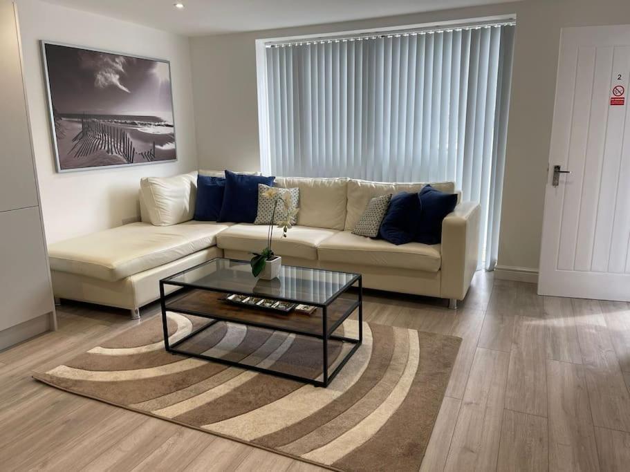 Maisy Lodge - Two Bed Lux Flat - Parking, Netflix, Wifi - Close To Blenheim Palace & Oxford - F2 Kidlington Eksteriør bilde