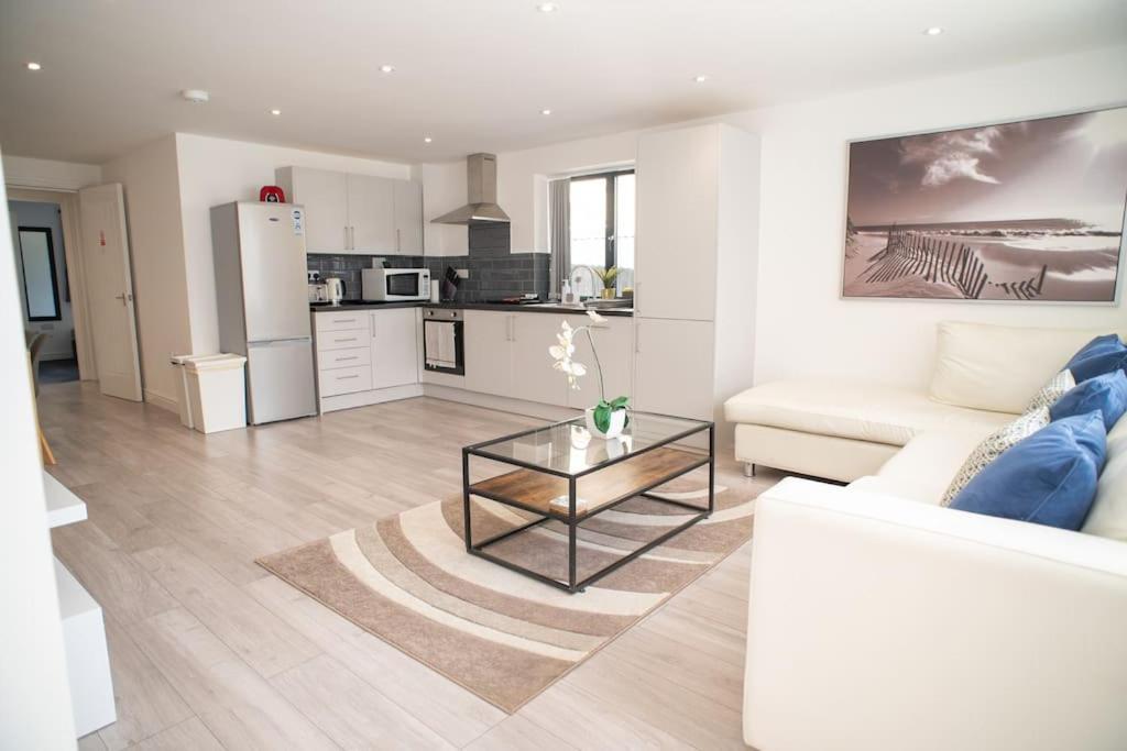 Maisy Lodge - Two Bed Lux Flat - Parking, Netflix, Wifi - Close To Blenheim Palace & Oxford - F2 Kidlington Eksteriør bilde