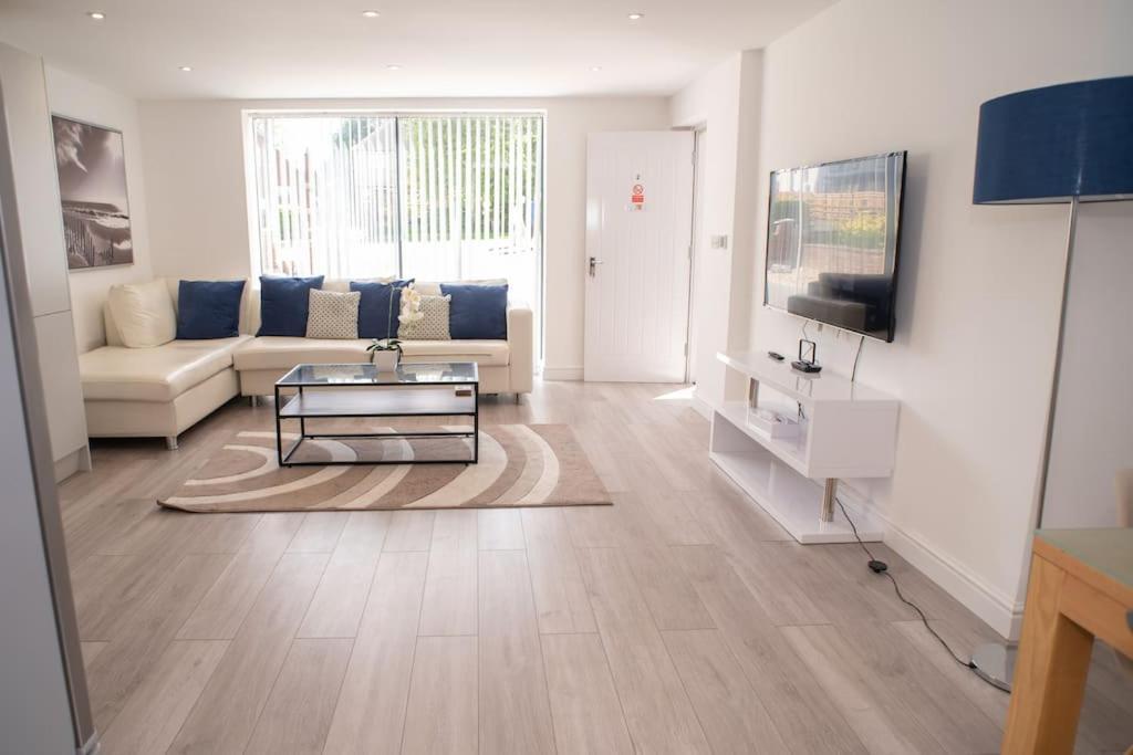 Maisy Lodge - Two Bed Lux Flat - Parking, Netflix, Wifi - Close To Blenheim Palace & Oxford - F2 Kidlington Eksteriør bilde