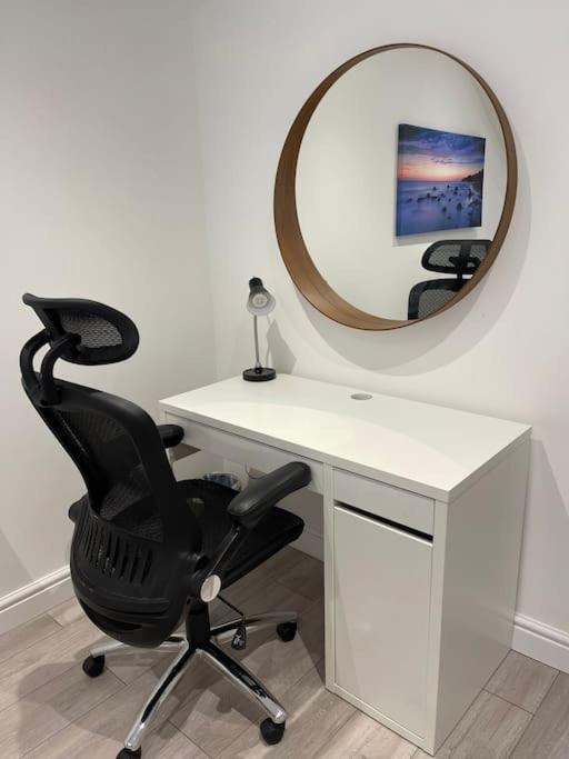 Maisy Lodge - Two Bed Lux Flat - Parking, Netflix, Wifi - Close To Blenheim Palace & Oxford - F2 Kidlington Eksteriør bilde