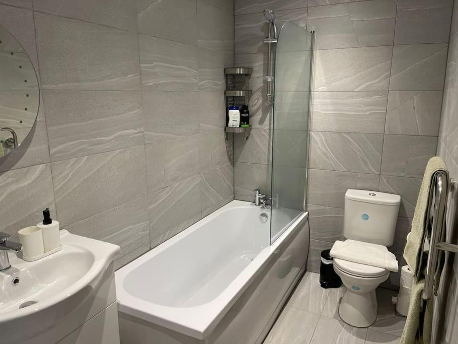 Maisy Lodge - Two Bed Lux Flat - Parking, Netflix, Wifi - Close To Blenheim Palace & Oxford - F2 Kidlington Eksteriør bilde