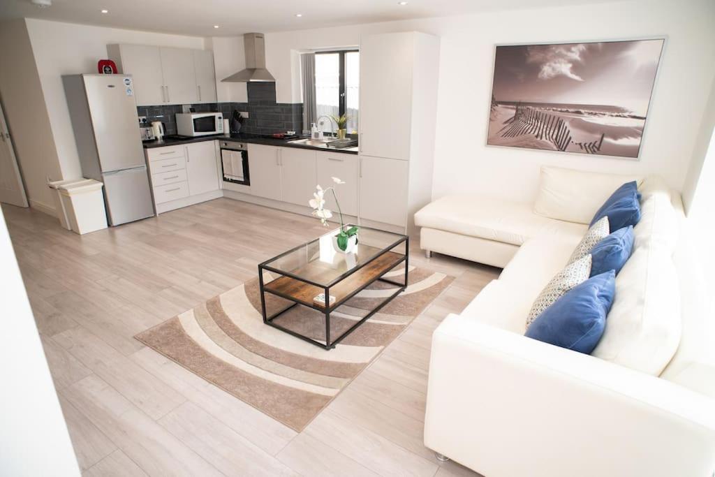 Maisy Lodge - Two Bed Lux Flat - Parking, Netflix, Wifi - Close To Blenheim Palace & Oxford - F2 Kidlington Eksteriør bilde