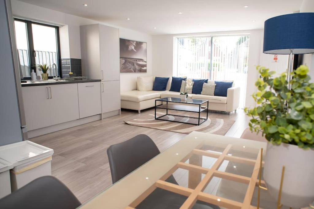 Maisy Lodge - Two Bed Lux Flat - Parking, Netflix, Wifi - Close To Blenheim Palace & Oxford - F2 Kidlington Eksteriør bilde